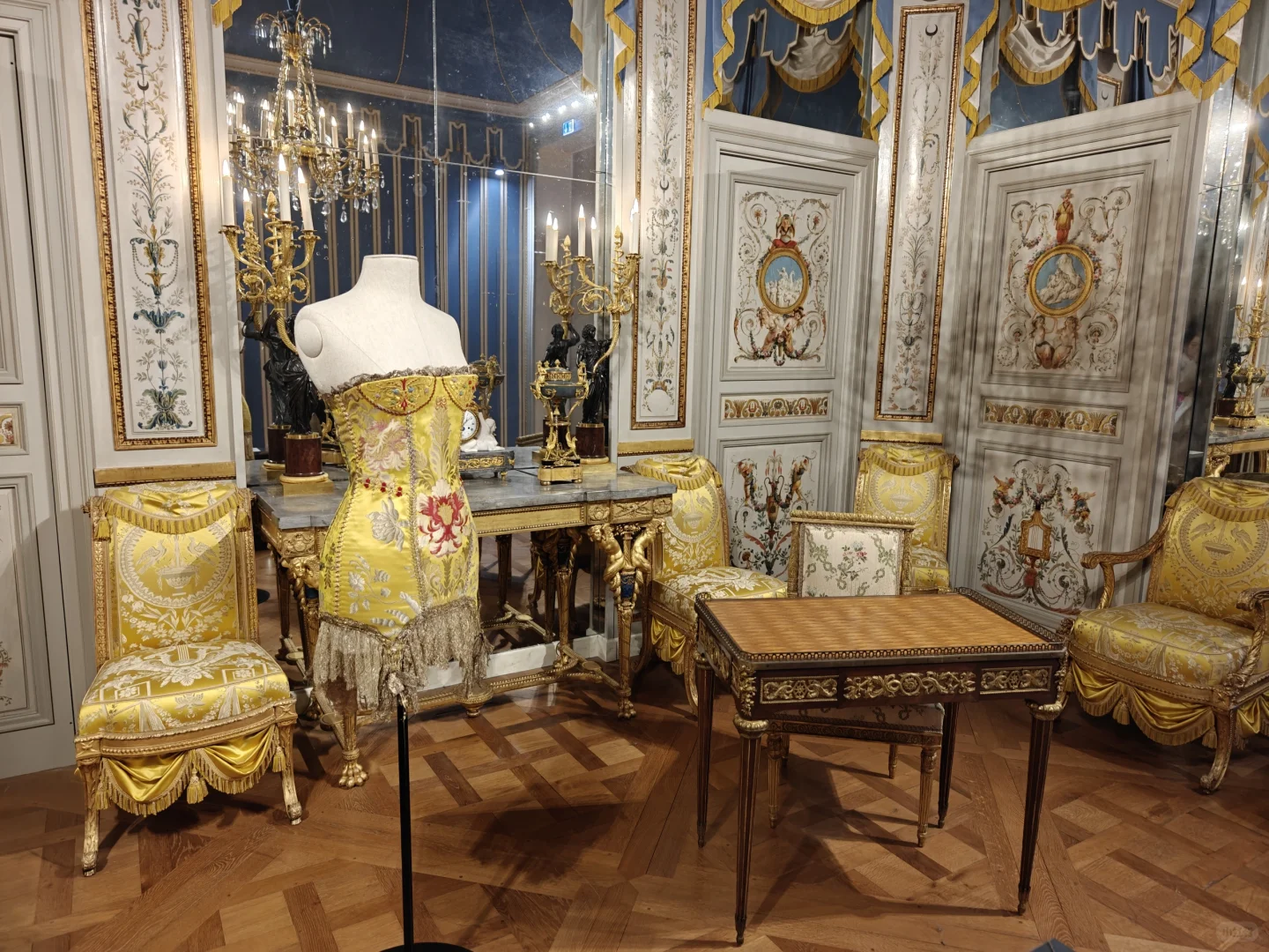 卢浮宫首次时尚展【Louvre couture】