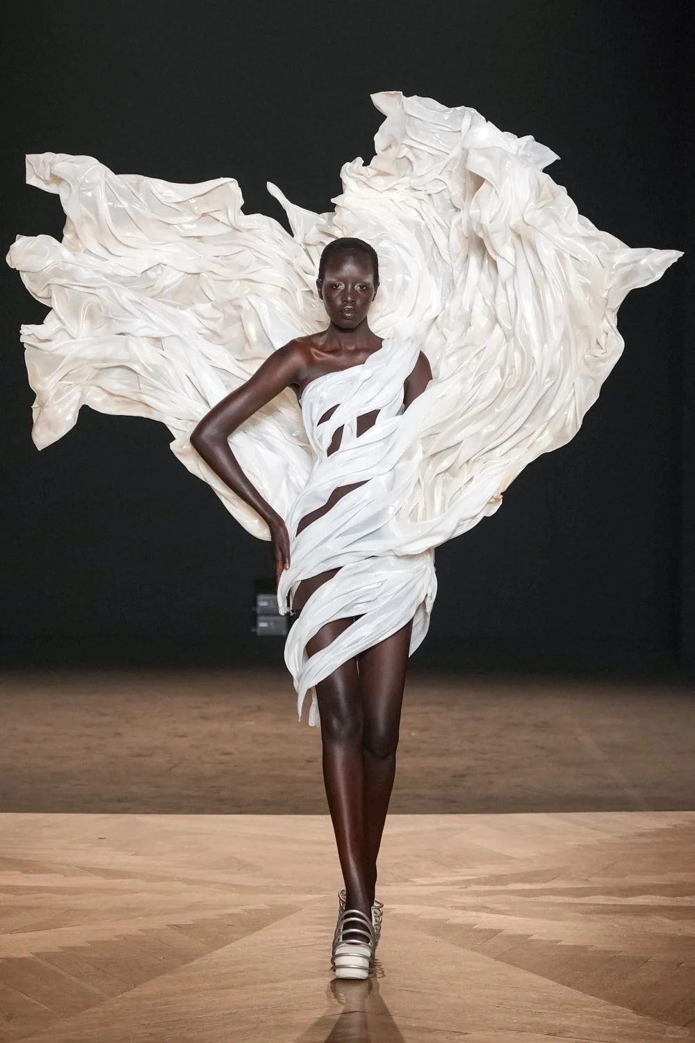 高定丨Iris Van Herpen F/W 2025 Couture