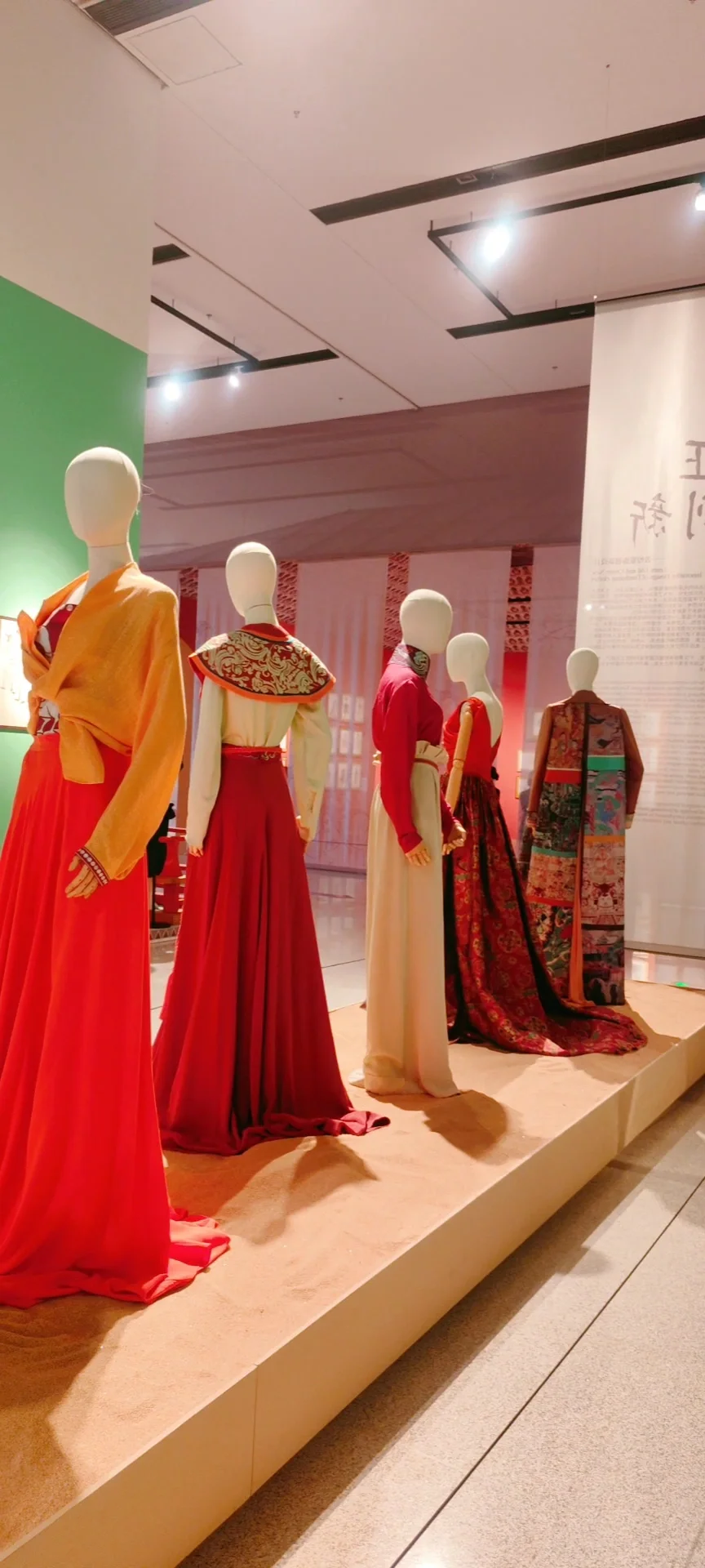 工美馆《云衣霓裳——敦煌服饰展》服饰篇