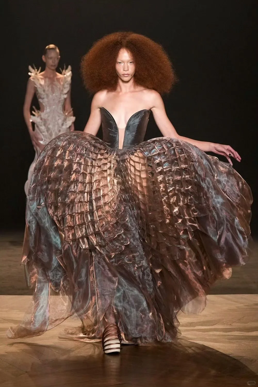 高定丨Iris Van Herpen F/W 2025 Couture