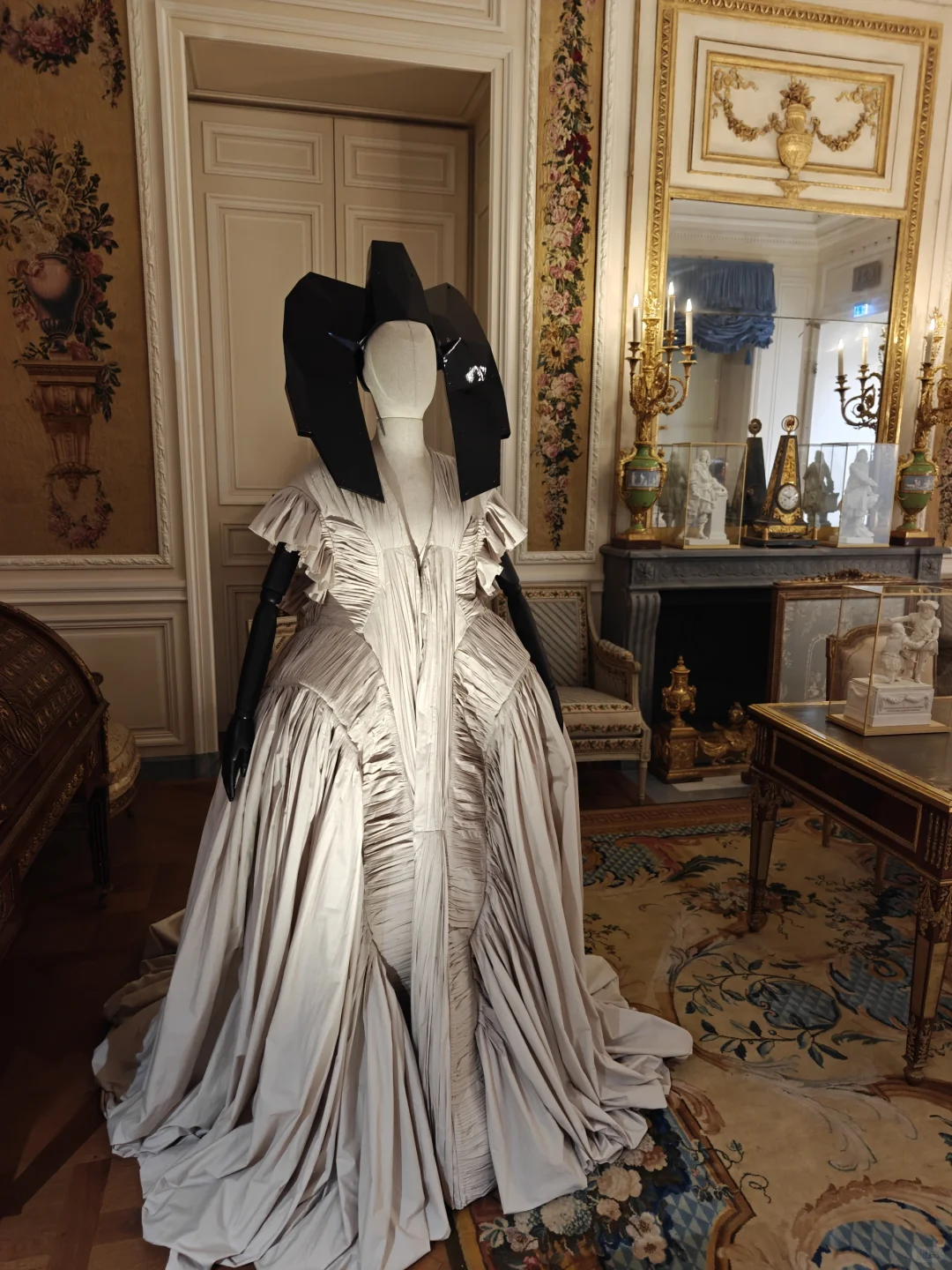 卢浮宫首次时尚展【Louvre couture】