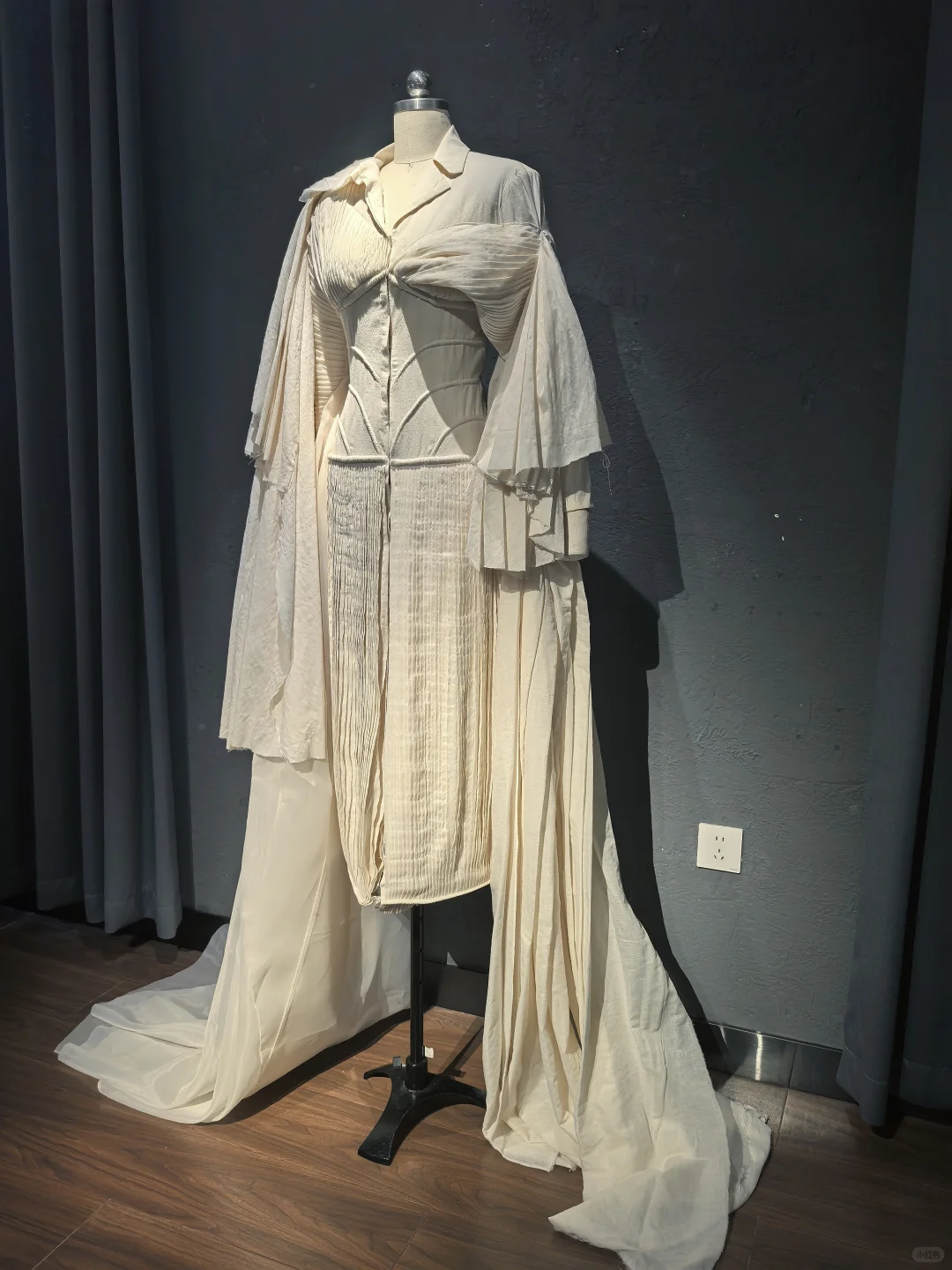 《织物建筑——身体的空间》服装展览