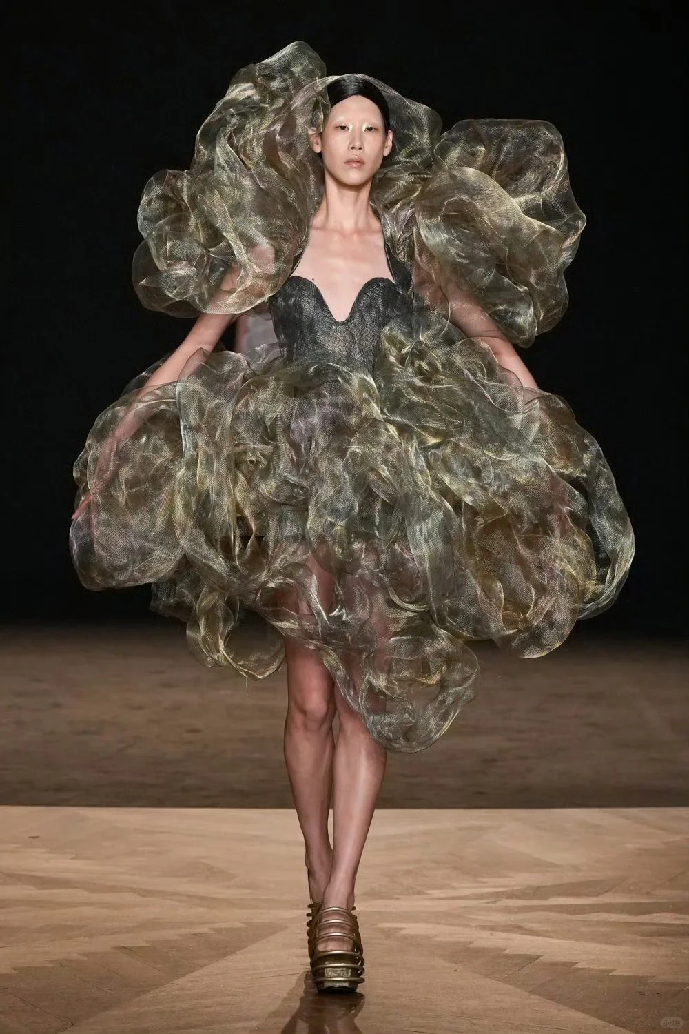 高定丨Iris Van Herpen F/W 2025 Couture