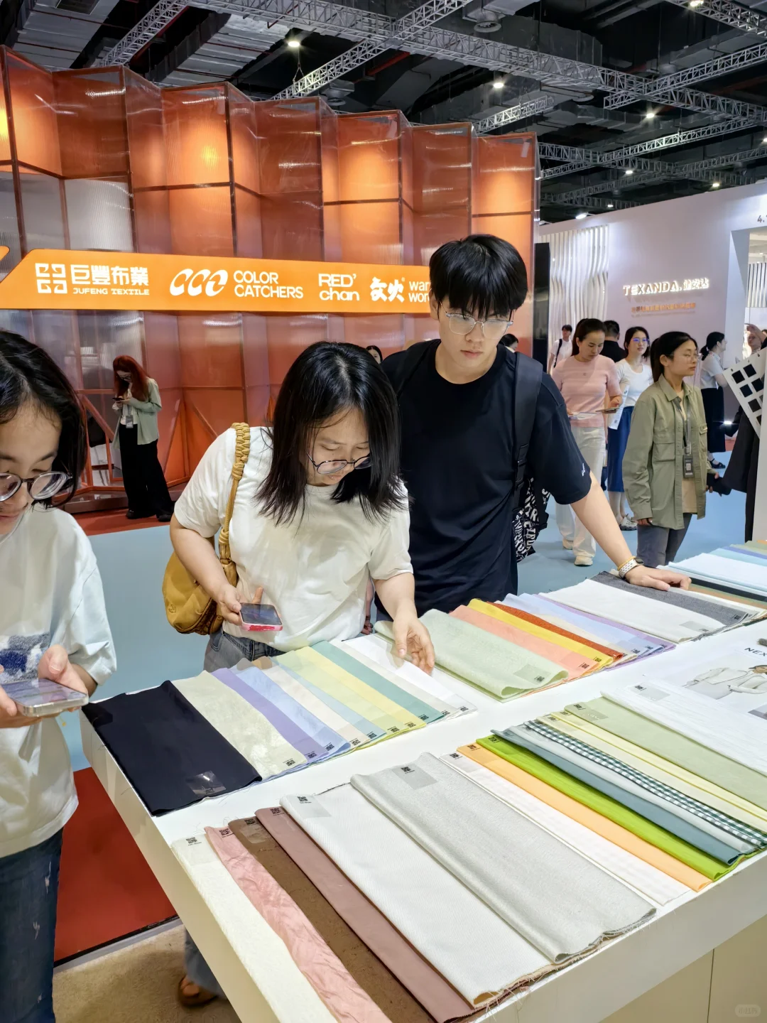 展会第1天，我们展位成了热门打卡点！?