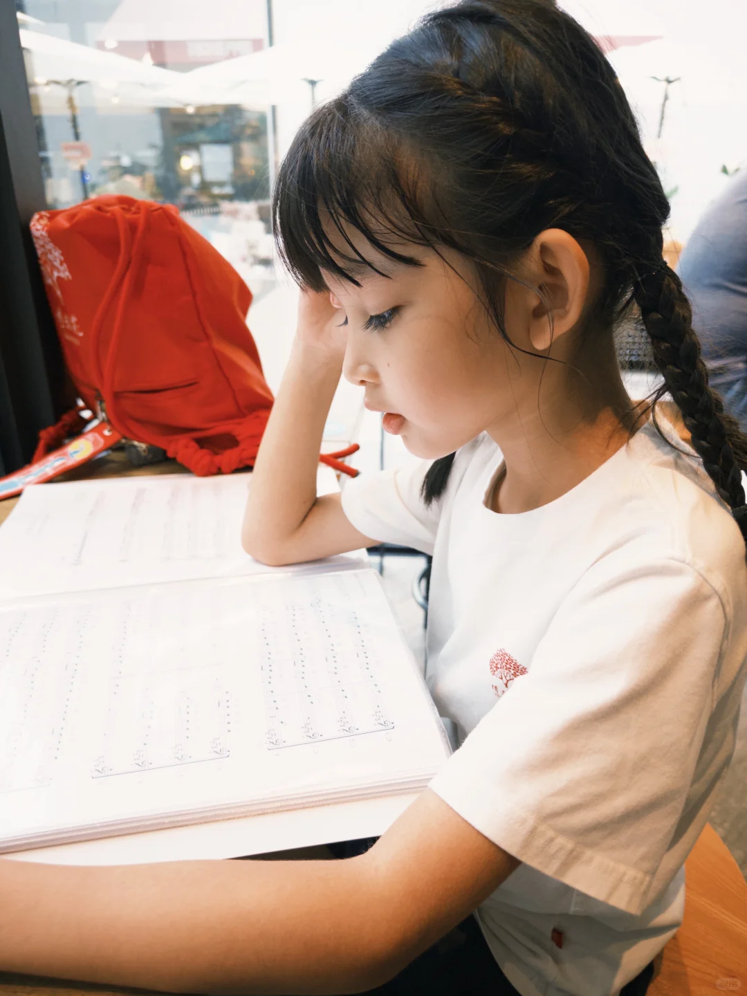 小学生的周末是女明星的工作日?