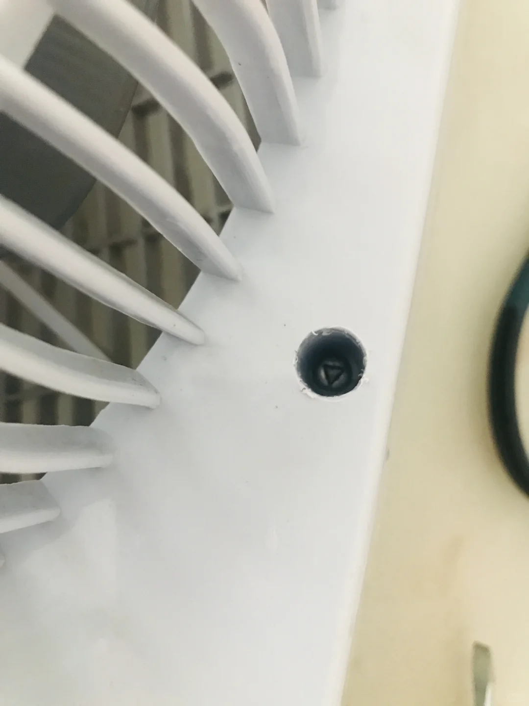 没有工具也可以拧三角形螺丝哦