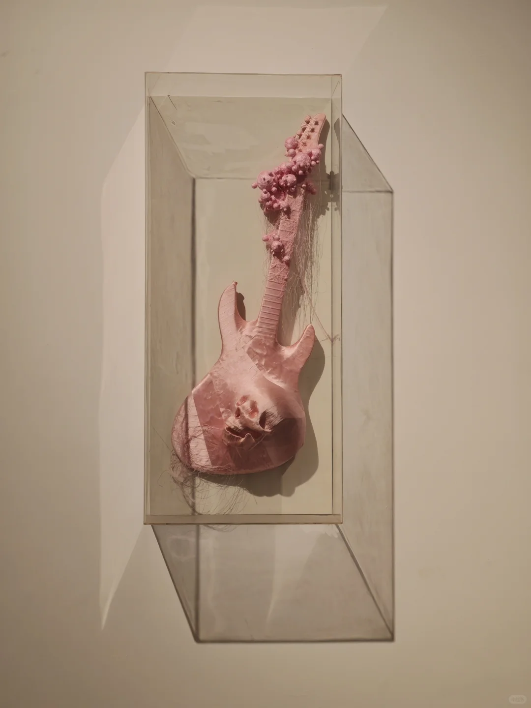 在上海，看一场关于缠绕、记忆与解脱的展览