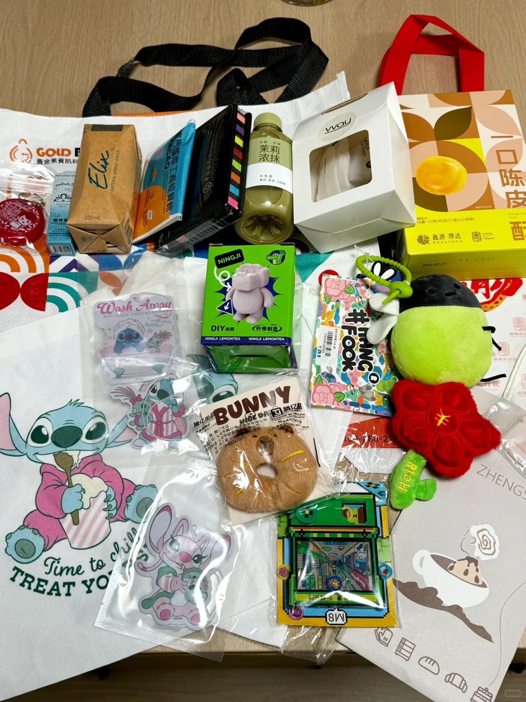 在澳门幸福感满满?逛展收获一大桌礼品