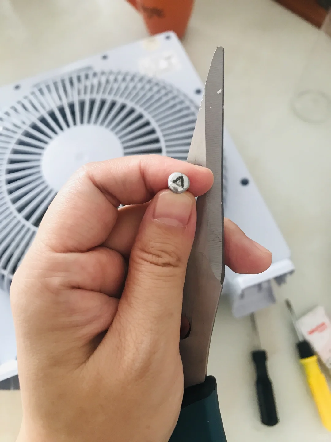 没有工具也可以拧三角形螺丝哦