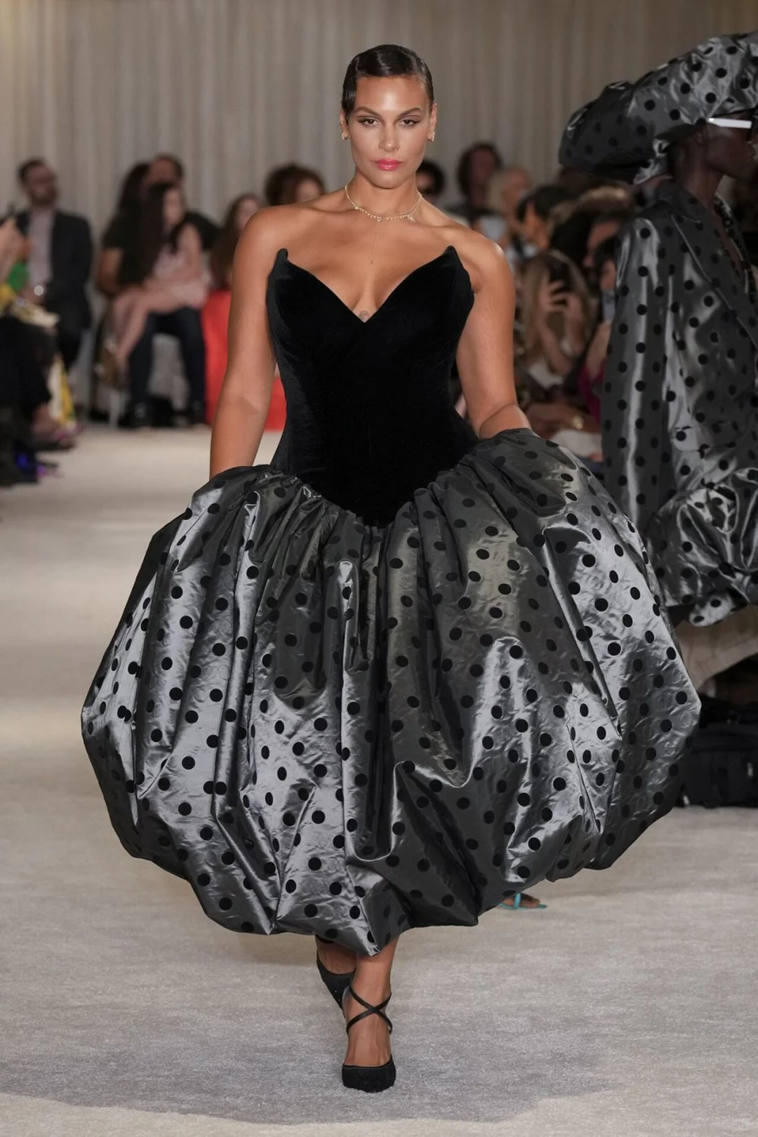 CHRISTIAN SIRIANO 2026春夏时装秀波点条纹