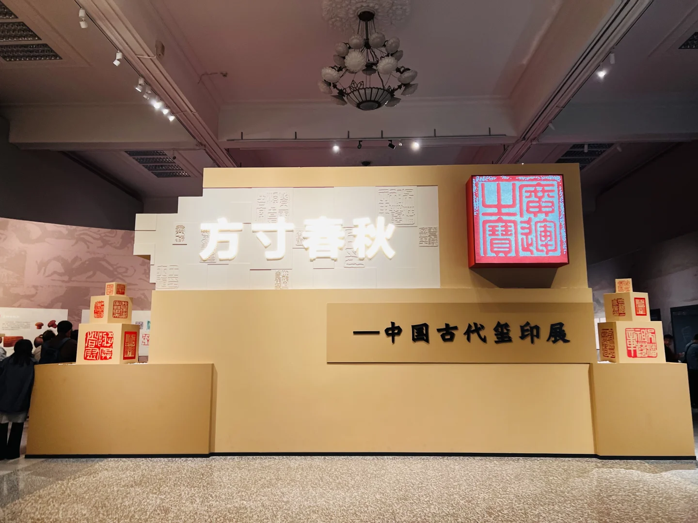 大雨天看展