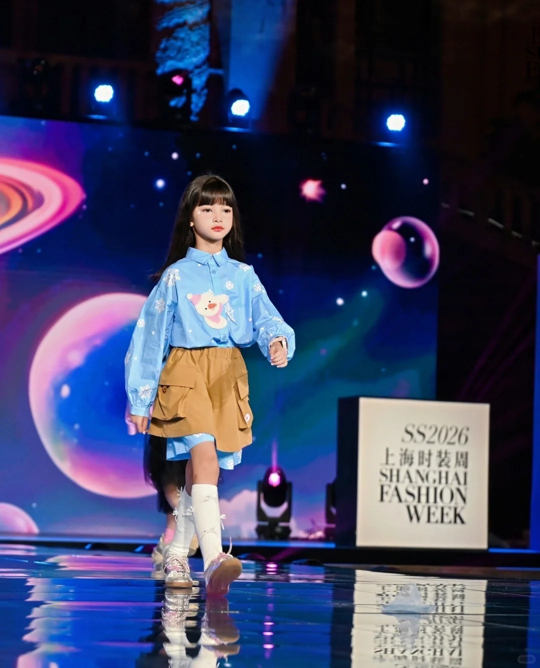 小学生的周末是女明星的工作日?