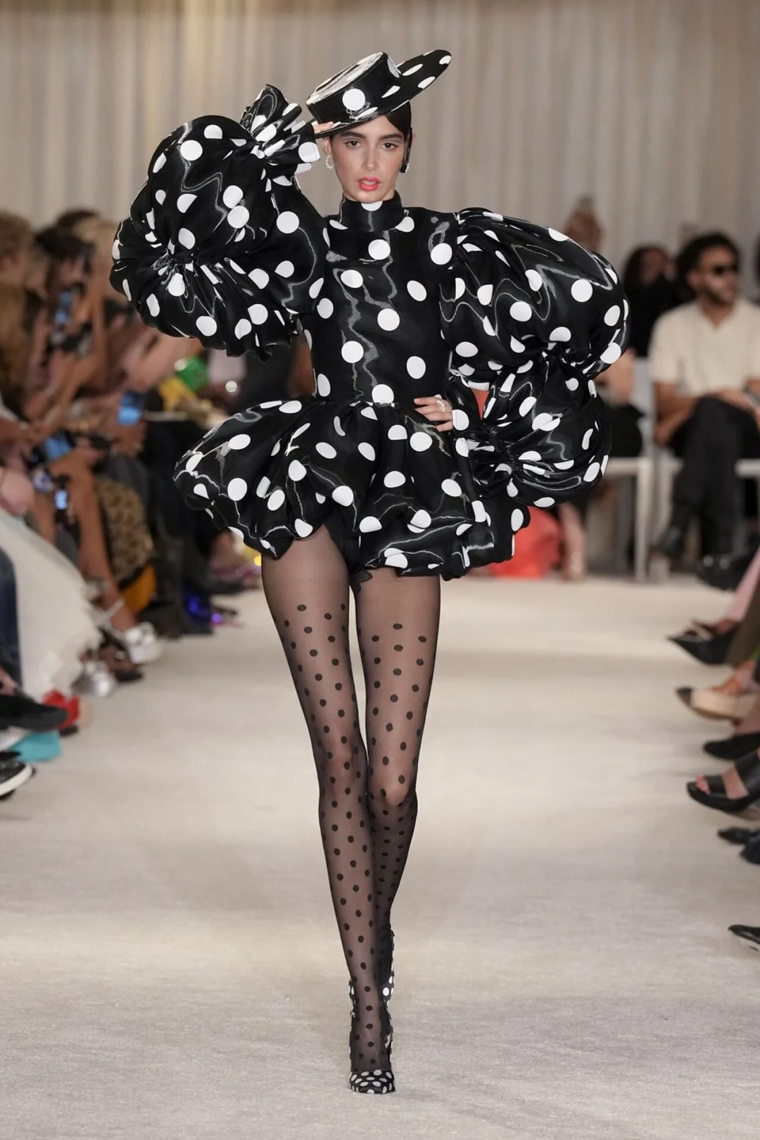 CHRISTIAN SIRIANO 2026春夏时装秀波点条纹