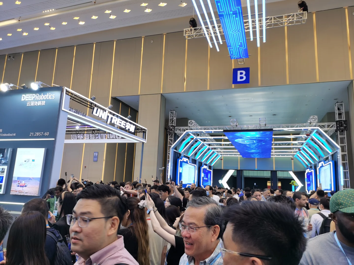 当未来迎面走来——中国智造人形机器人震撼