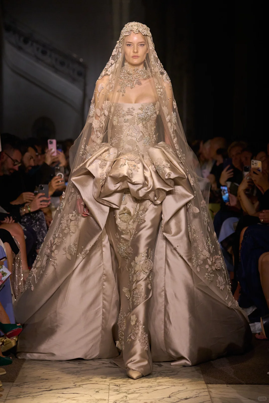 Elie Saab 2025秋冬高定，繁花锦簇的仙女裙