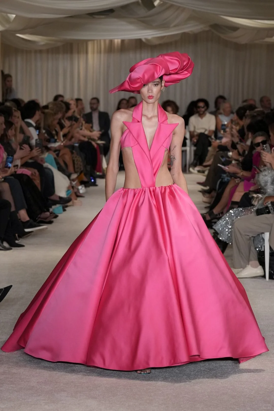 CHRISTIAN SIRIANO 2026春夏时装秀波点条纹