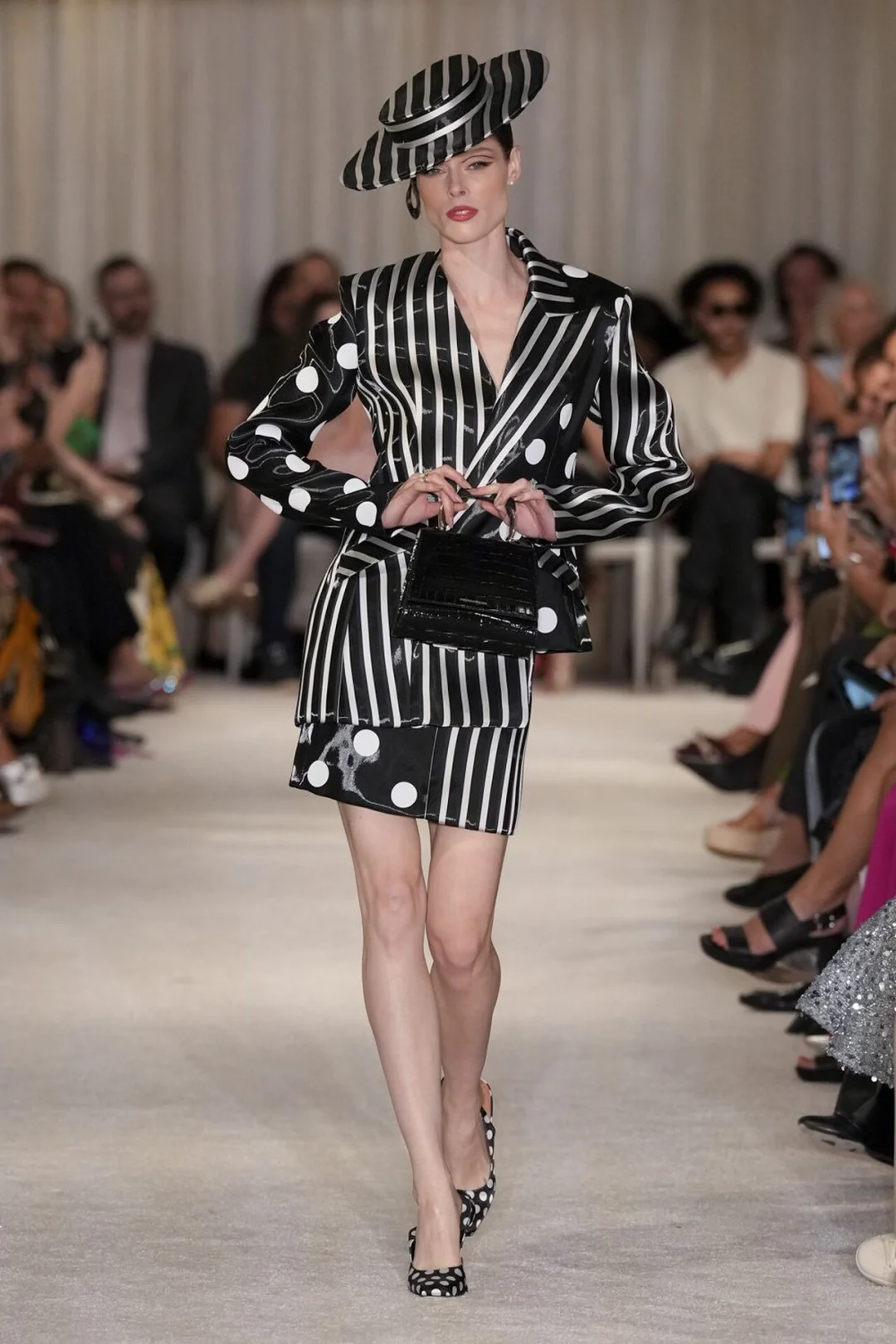 CHRISTIAN SIRIANO 2026春夏时装秀波点条纹