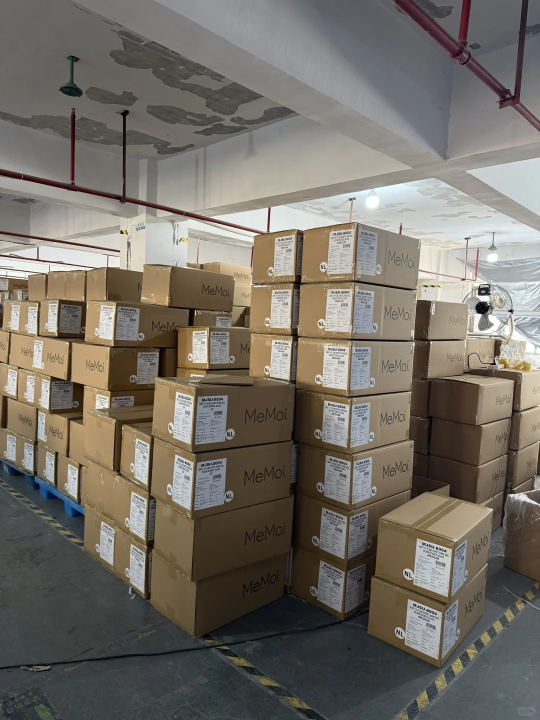 来啦！仓库发货现场?