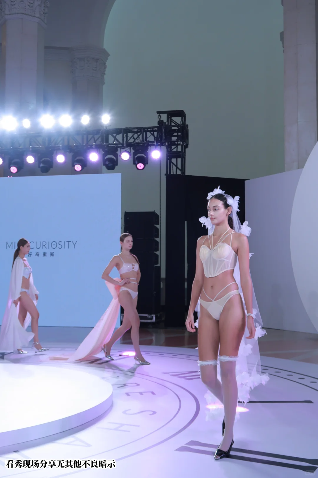谁说美女都靠p图的| CURVE SHANGHAI内衣秀