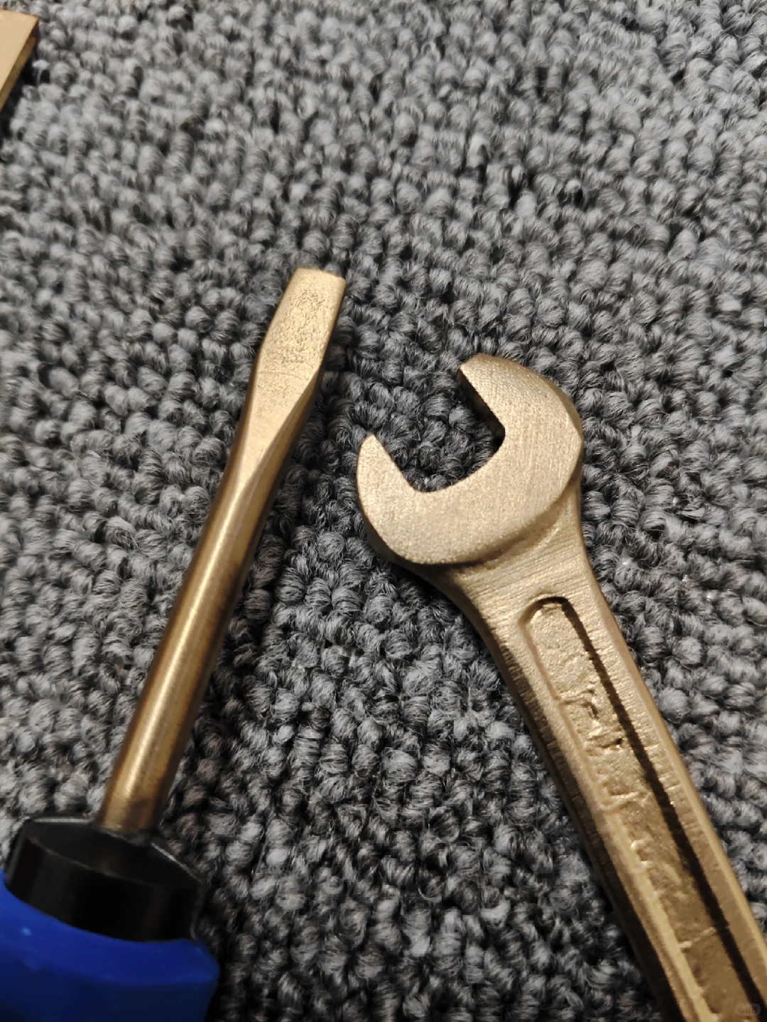 好奇买了点便宜防爆工具 把玩?