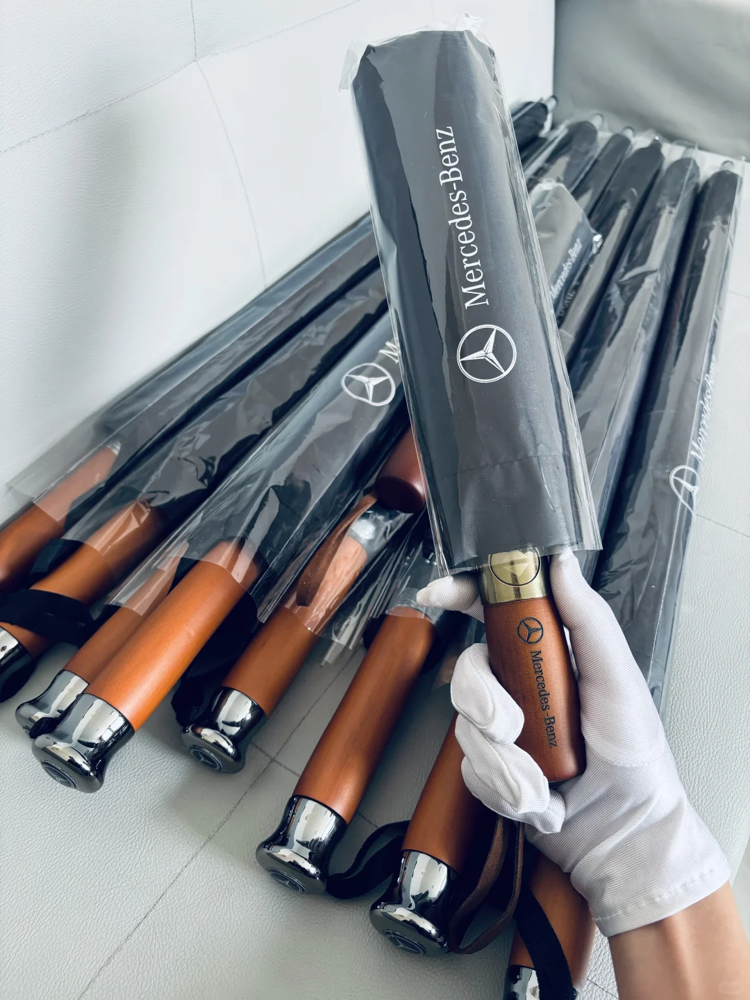 奔驰展销会剩下的原装遮阳伞晴雨伞便宜处理