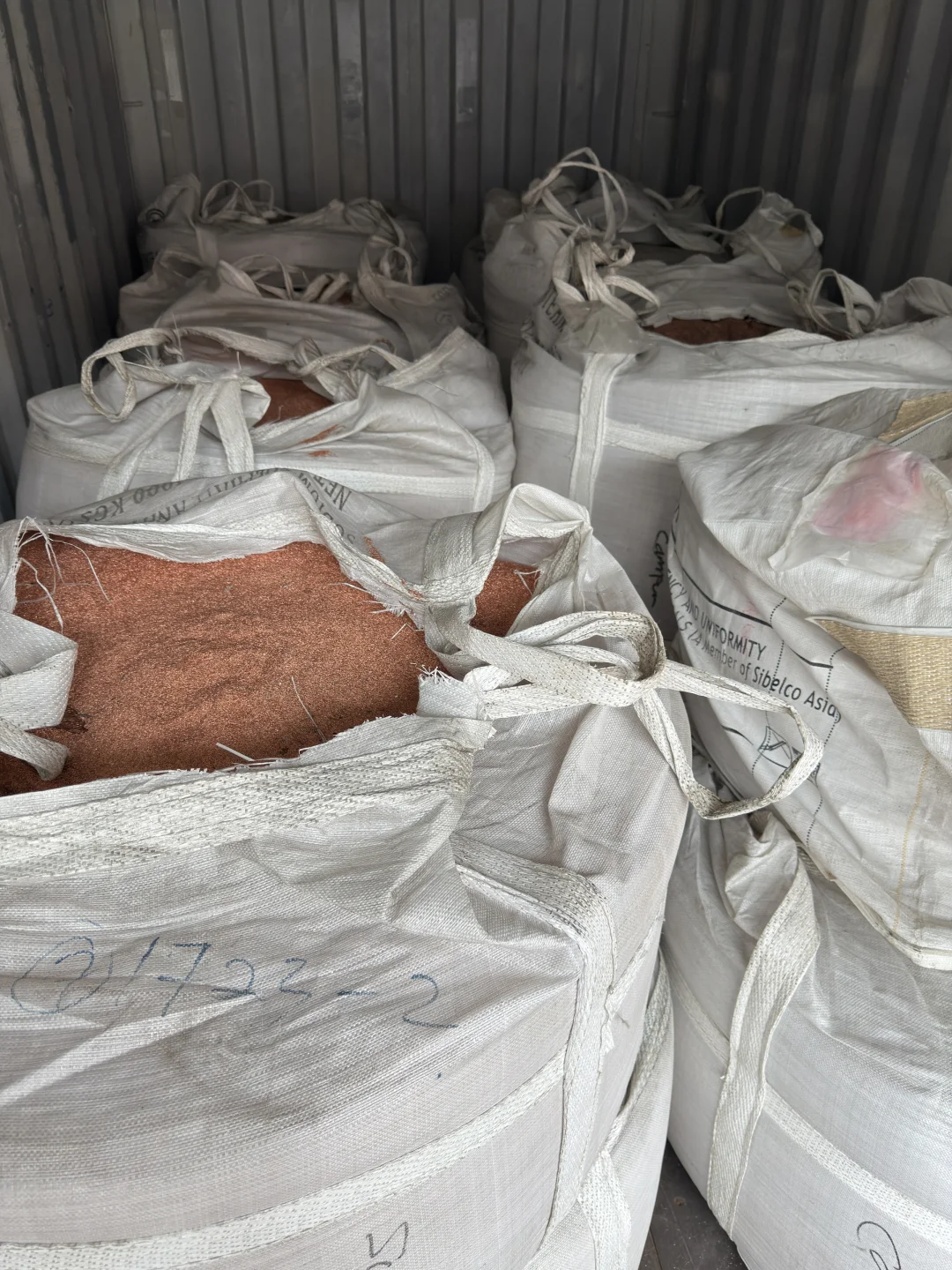 近期的金属市场，风浪越大，铜越贵