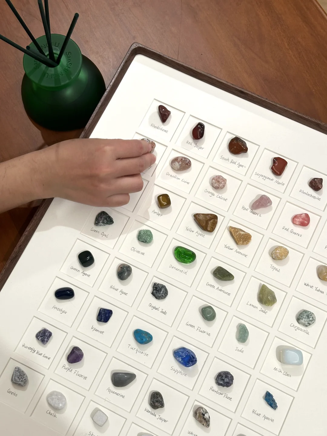 把挖出来的石头 做成一幅画