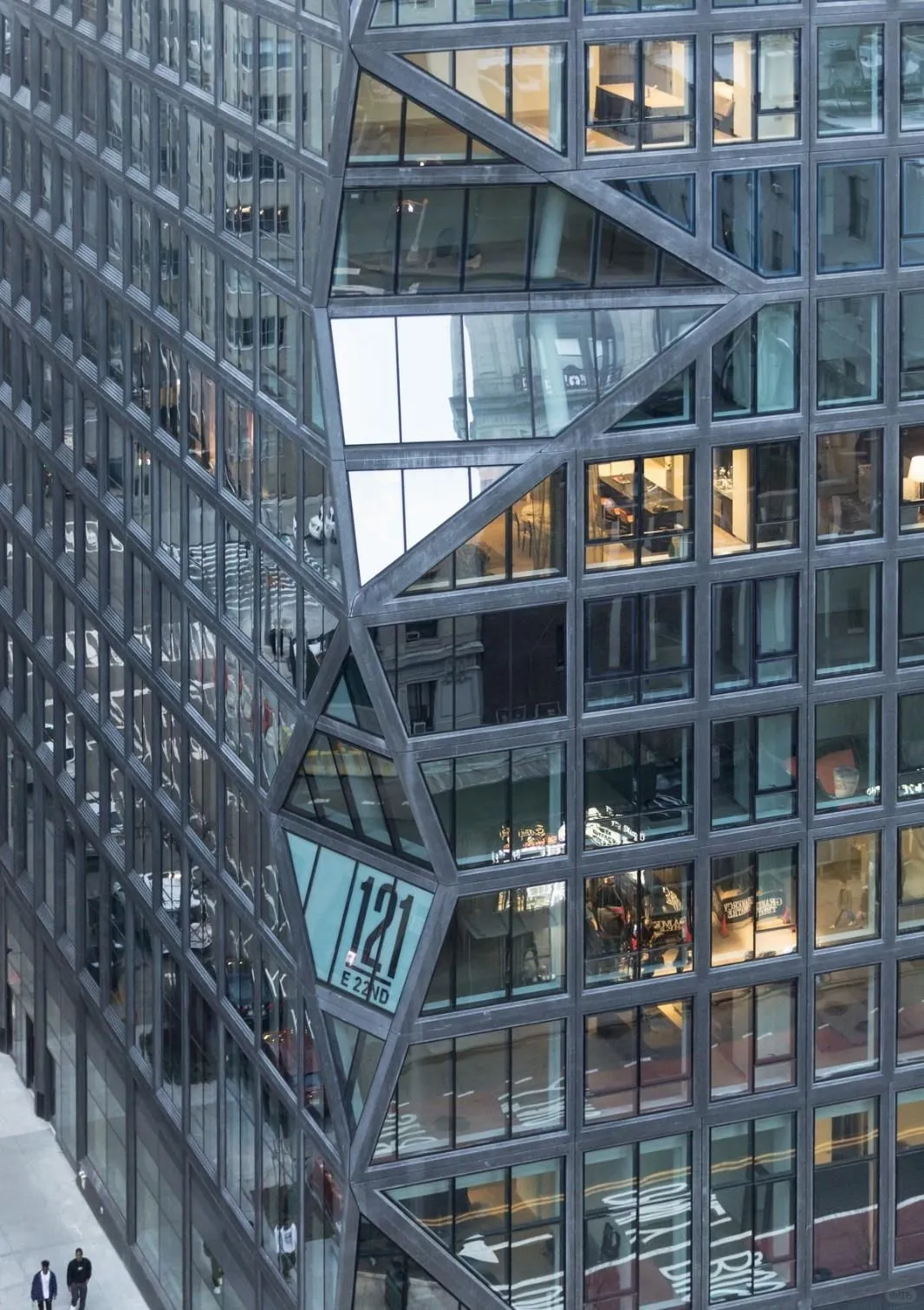 超高层建筑如何抵御强风玻璃幕墙结构设计