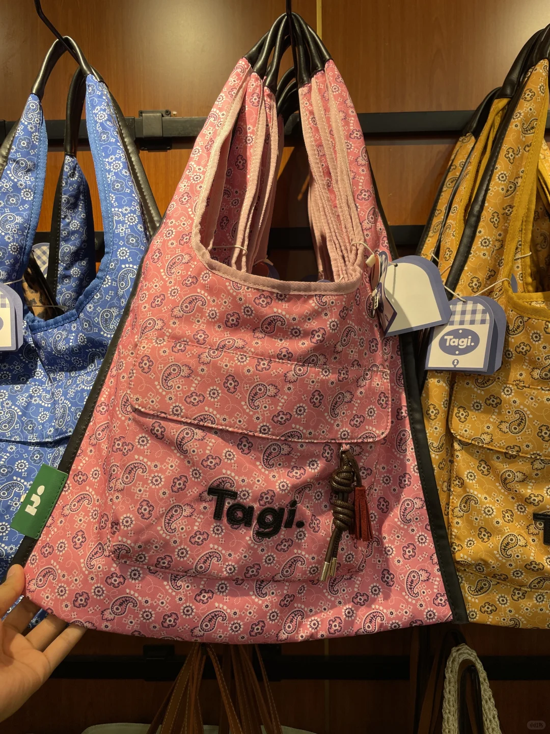 包包界的蒙德里安?Tagi的配色很吸引人?