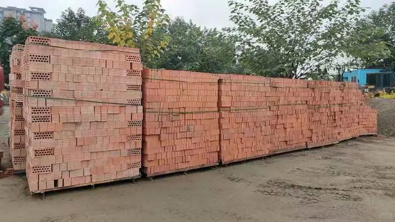 朋友介绍来这买水泥，价格比外面便宜太多