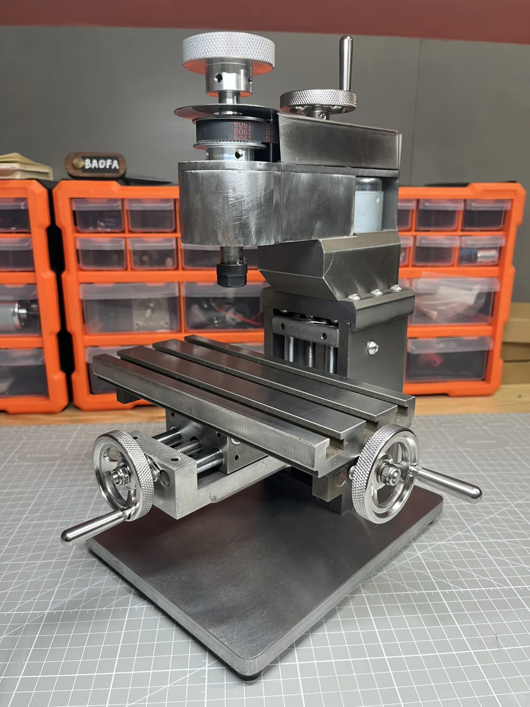 迷你铣床准备搞事情，拍完准备乌漆嘛黑了