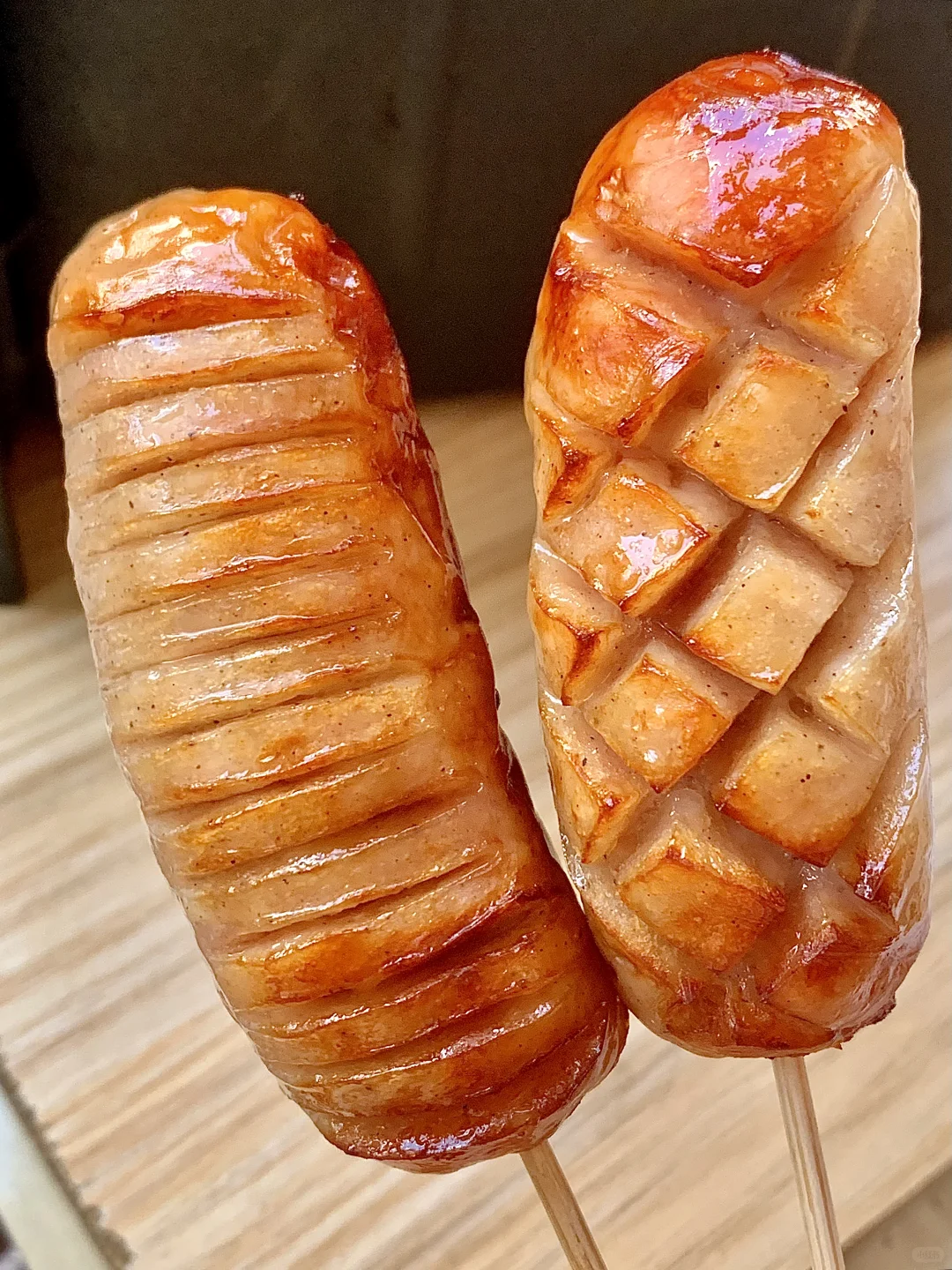 请问这样的烤肠摆摊卖多少合适呢??