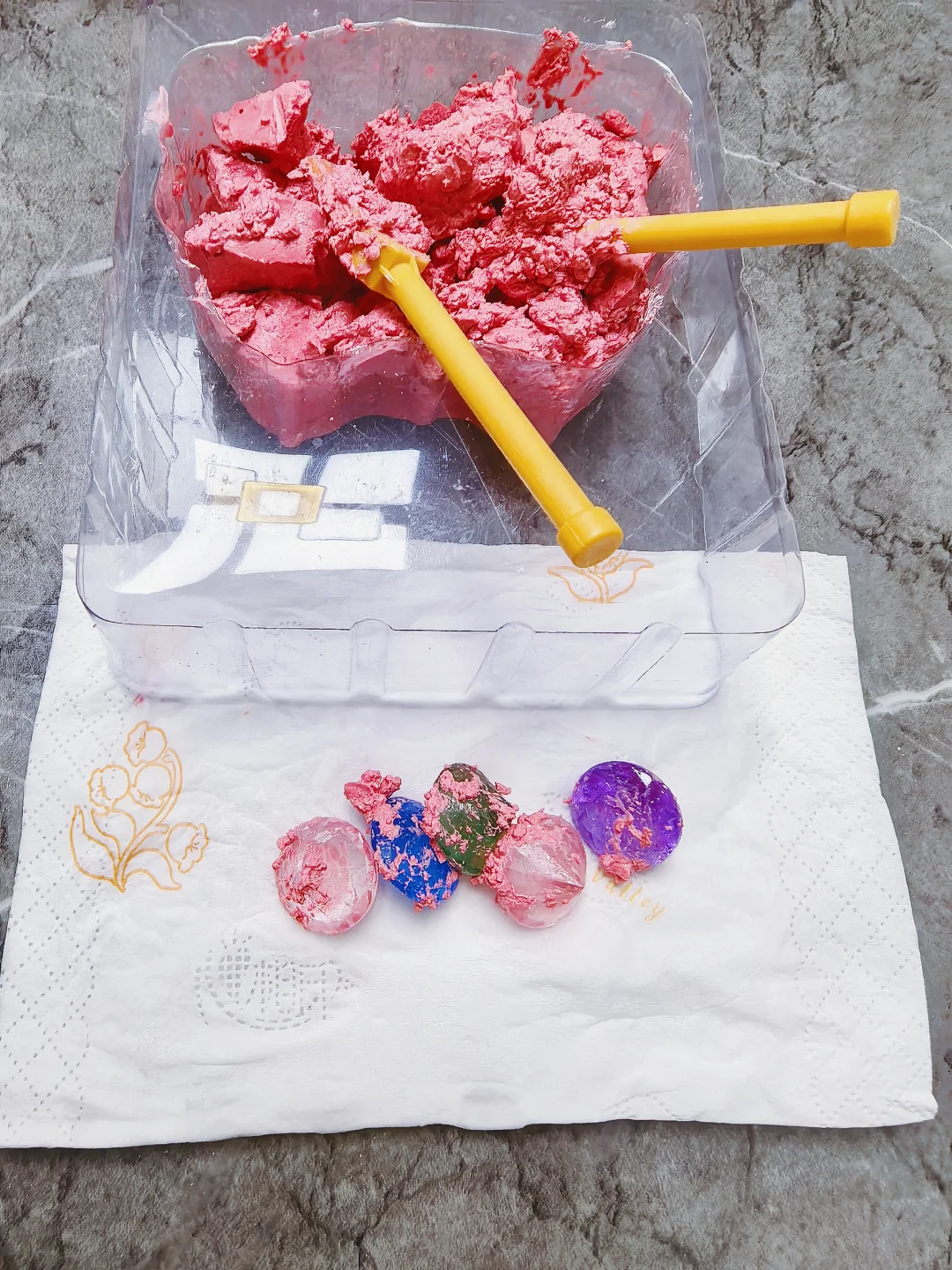 挖石膏盲盒挖上头!这破玩意儿居然真能解压