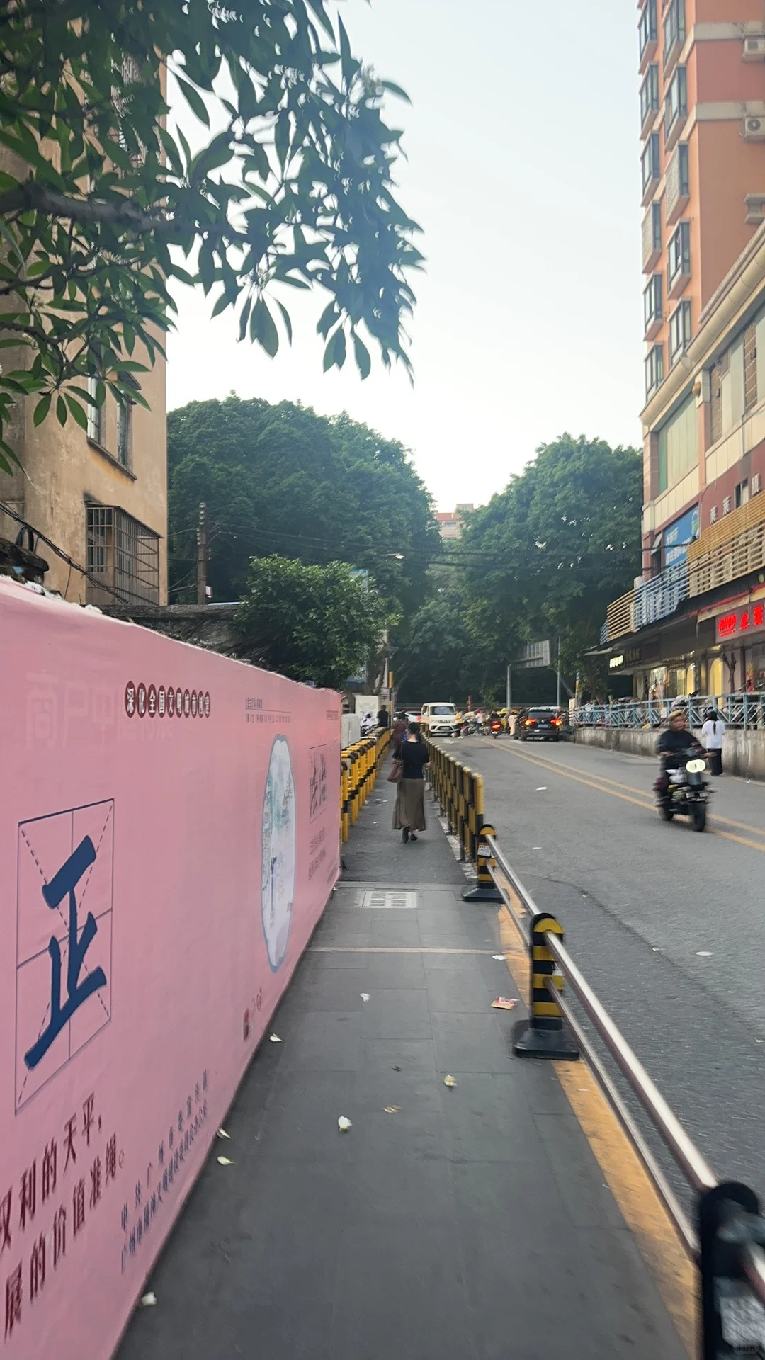 00后业务员上门推面料的一天