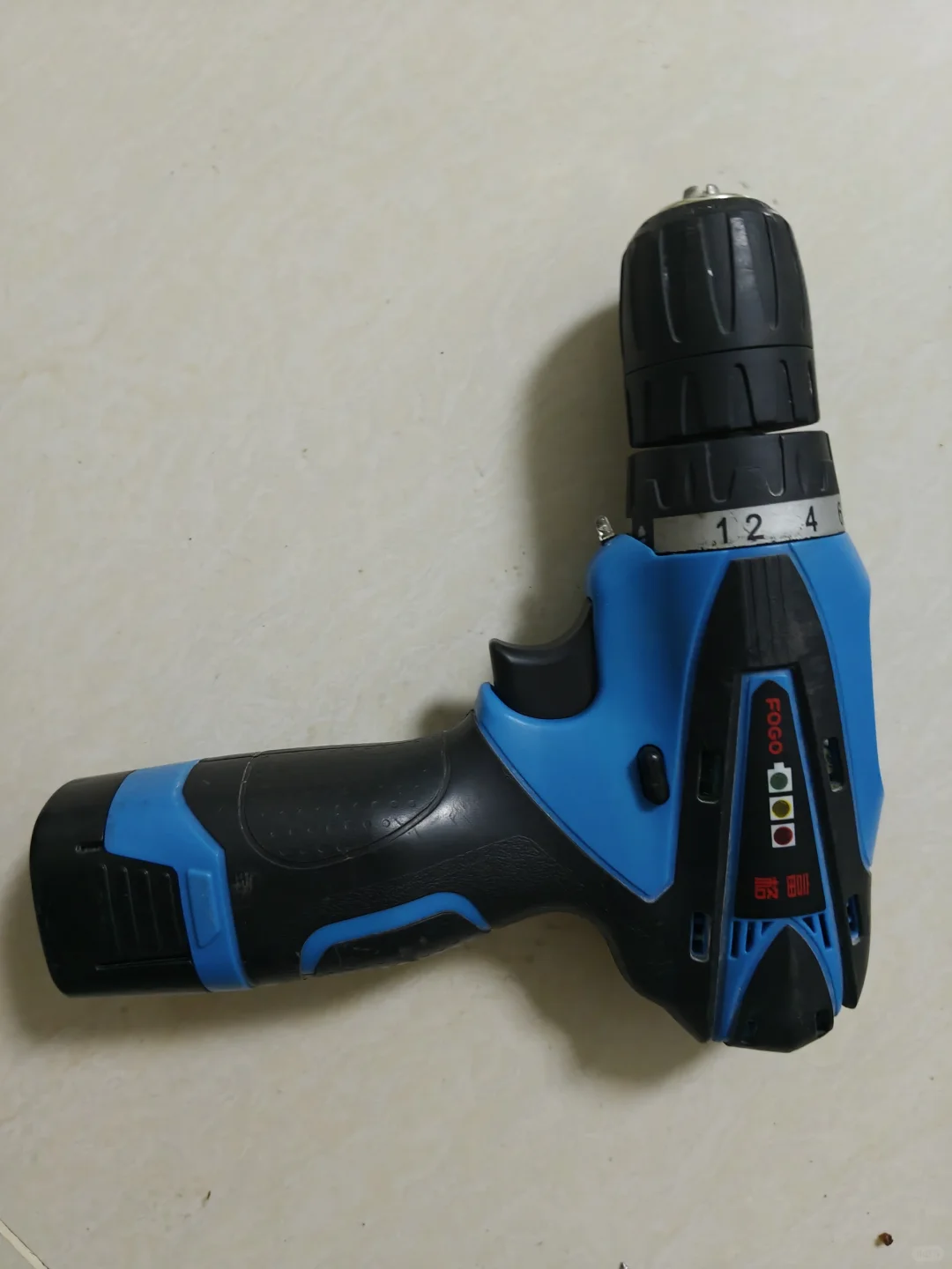 解决手电钻只能单向转动