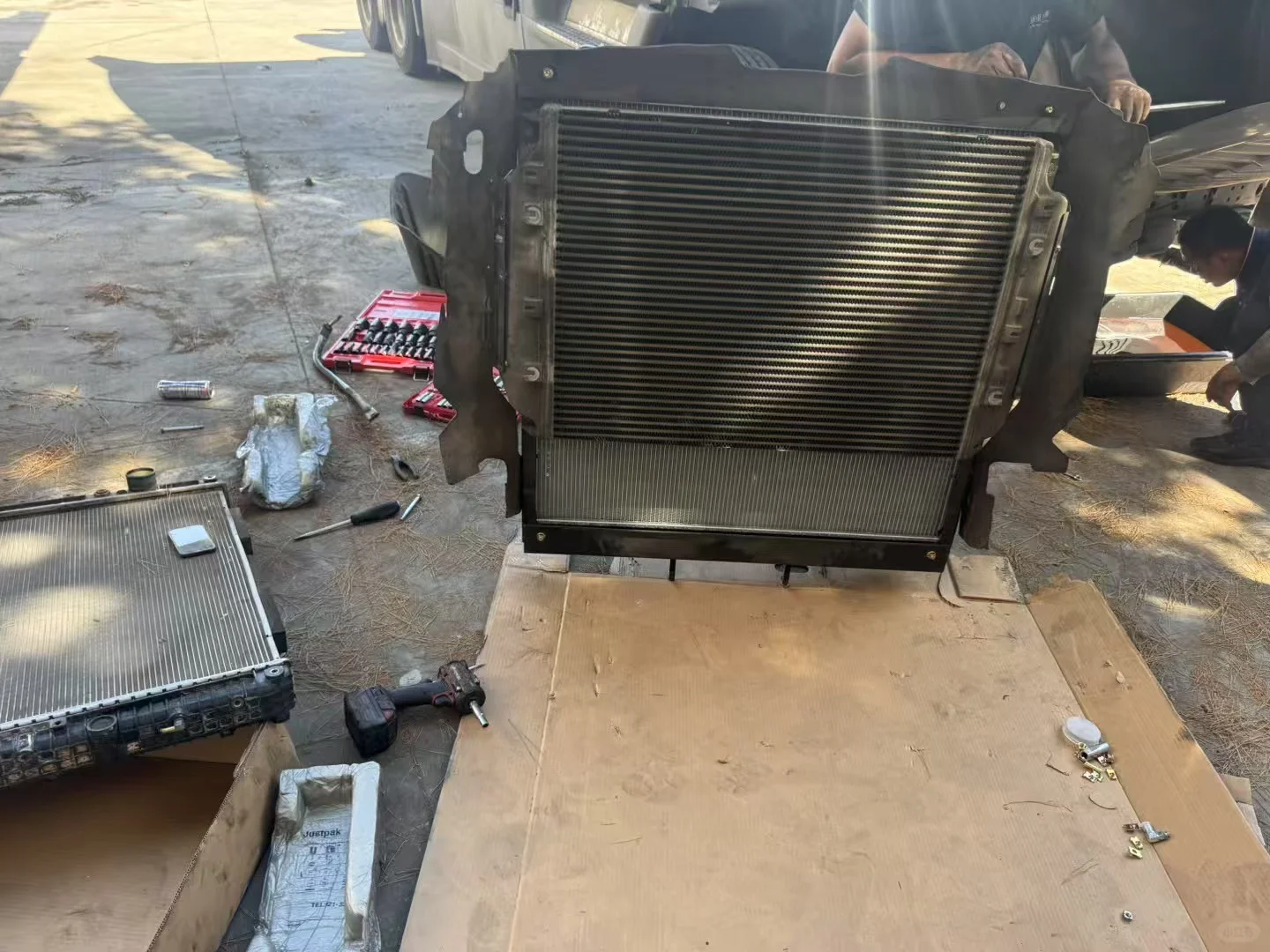 卡车修理，会的来??????