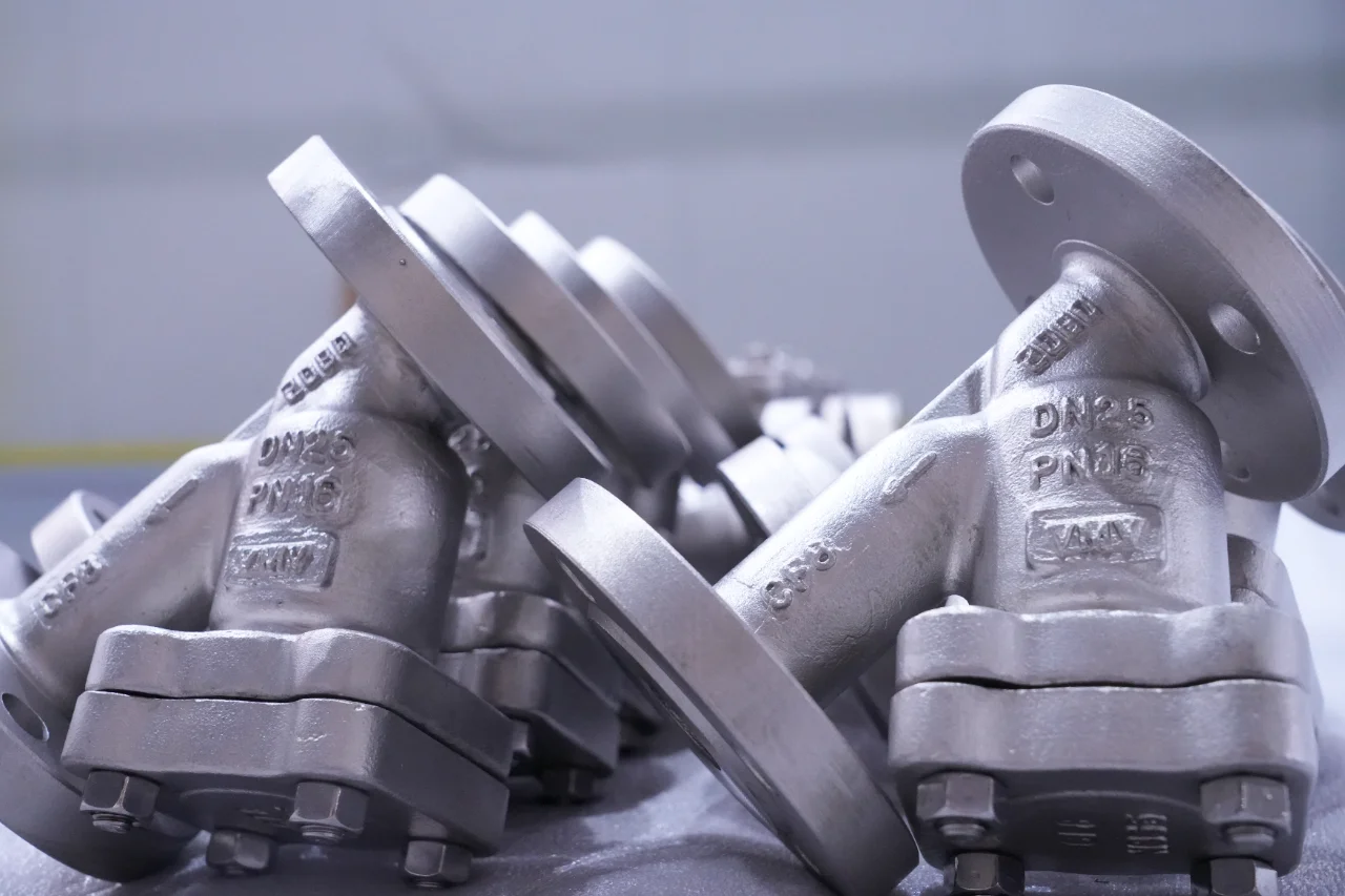 进厂吧，双休，做新媒体运营年入15个