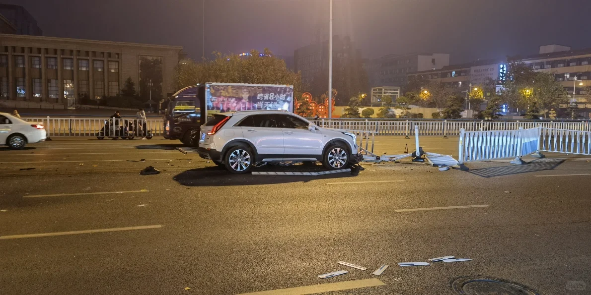 石家庄博物馆门前车祸