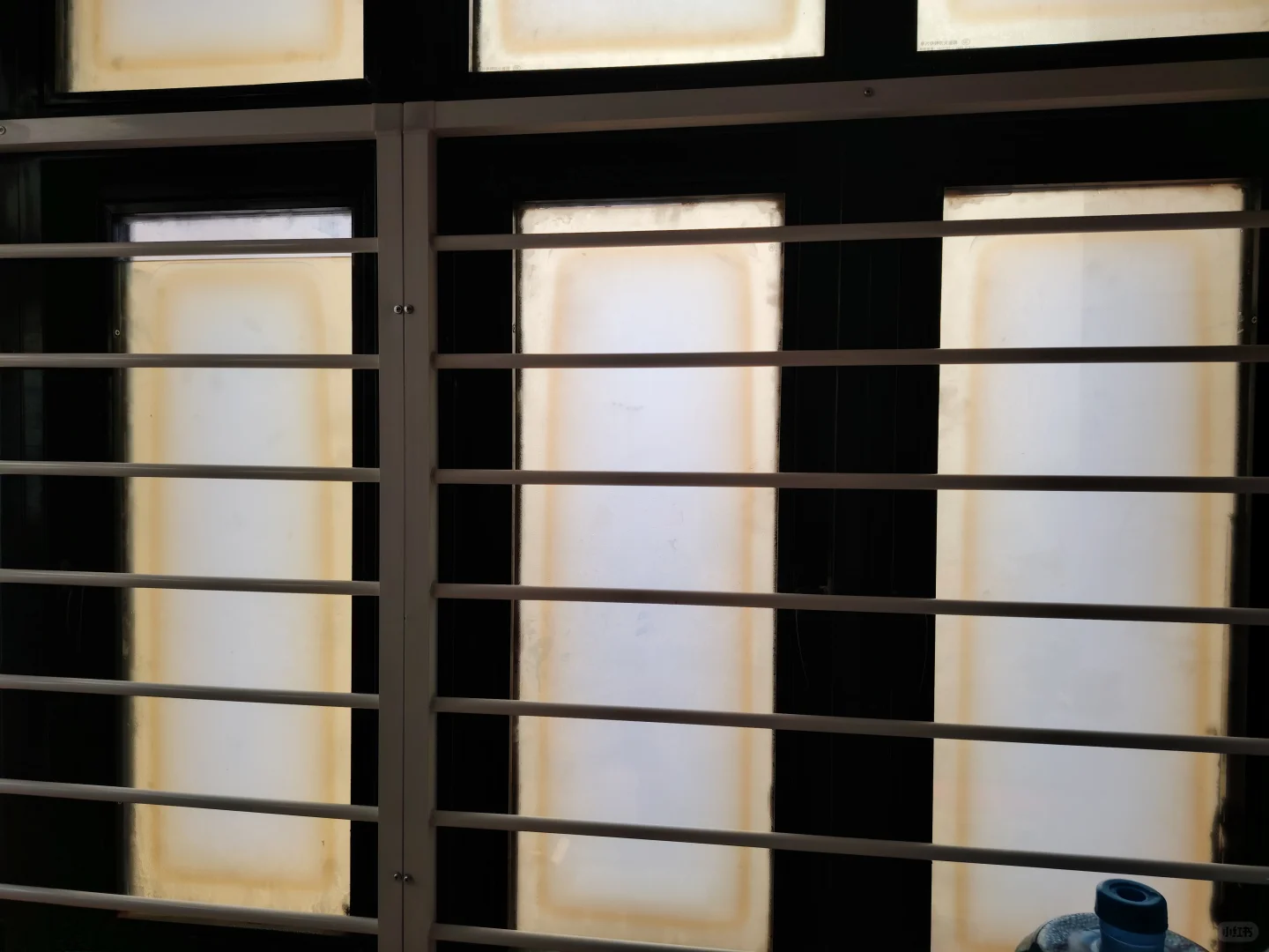 玻璃出现这种情况怎么办