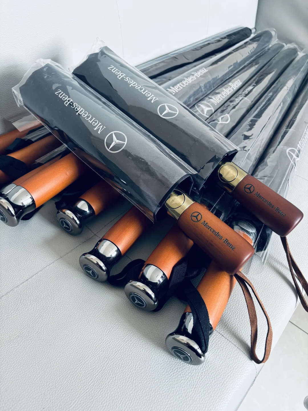 奔驰展销会剩下的原装遮阳伞晴雨伞便宜处理