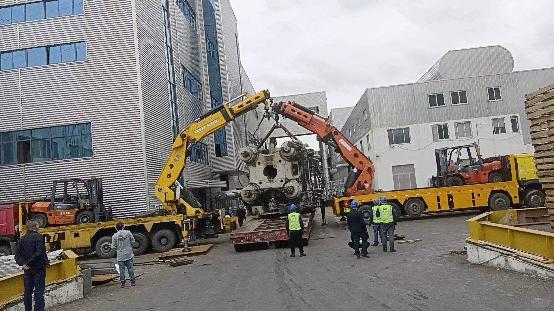 江阴云亭机械设备搬运