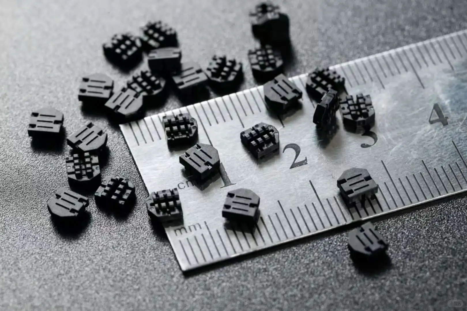 高精密微型注塑件