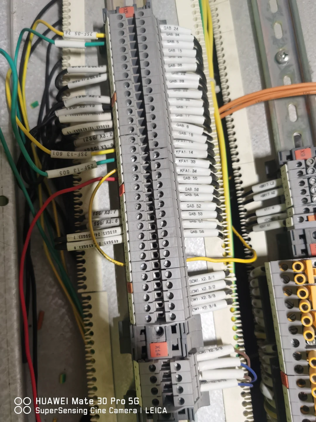 开关柜控制回路断线报警异常的排除