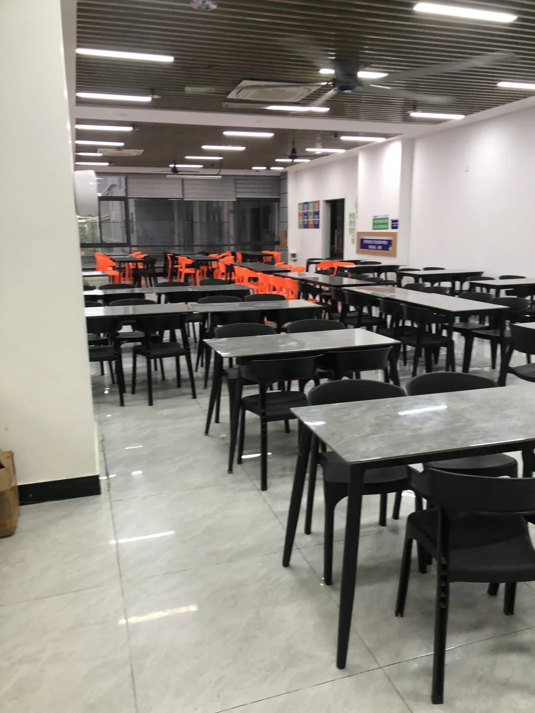 00后女生在电子厂的365天 | 包住宿舍长这样