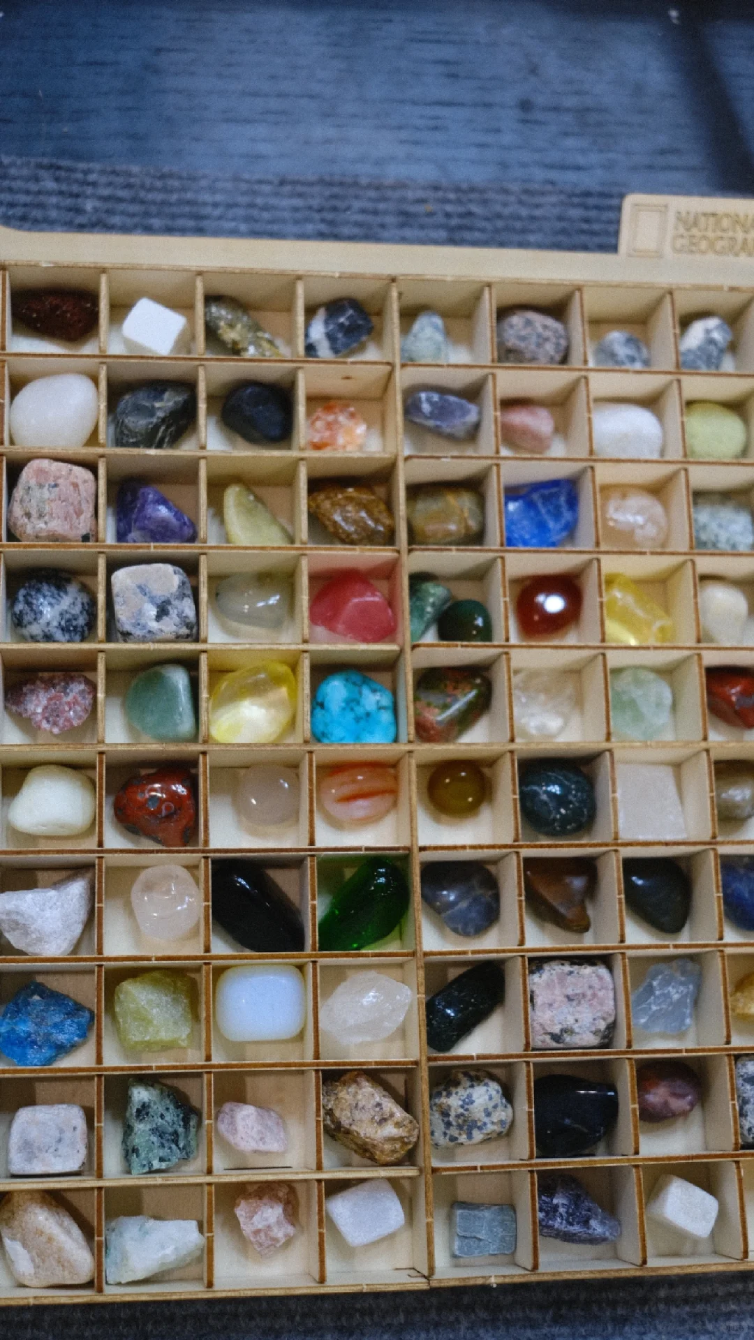 山姆的小矿石好有趣，总共一百颗好好看！