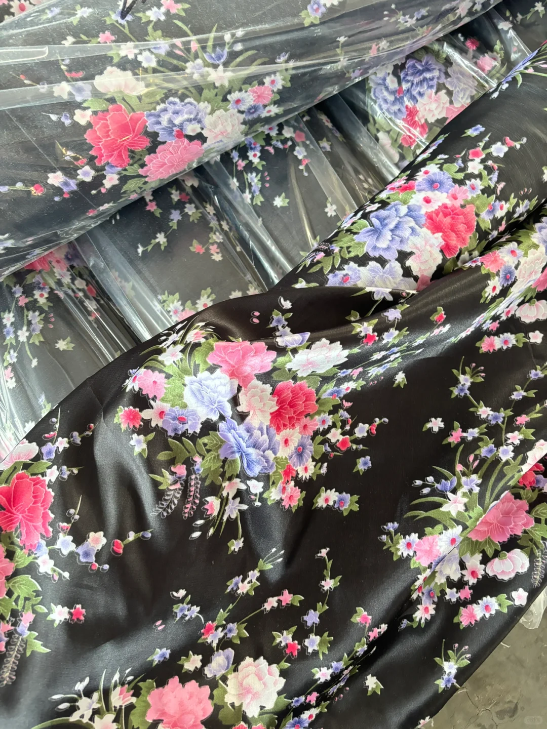 一家集纺织、印染加工、销售于一体的企业