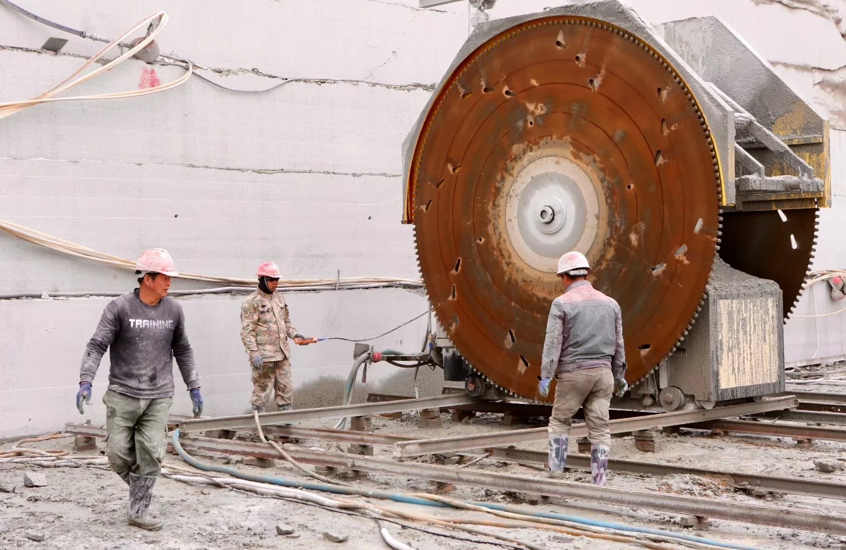 石材矿山现代化开采工作流程