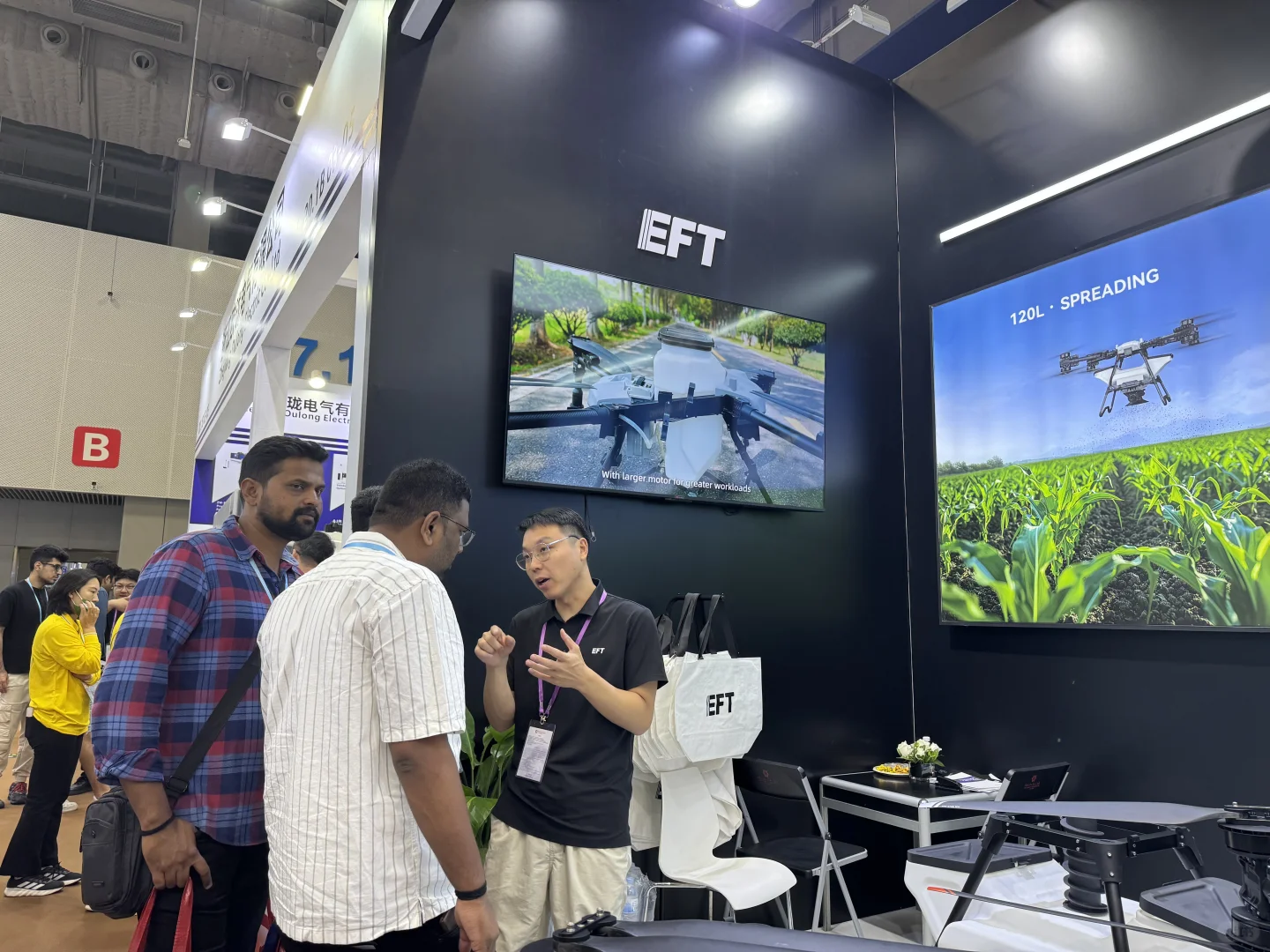 今年广交会好多人呀?