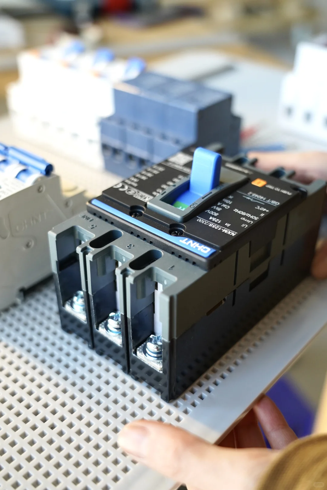 一不小心买到很好看的断路器