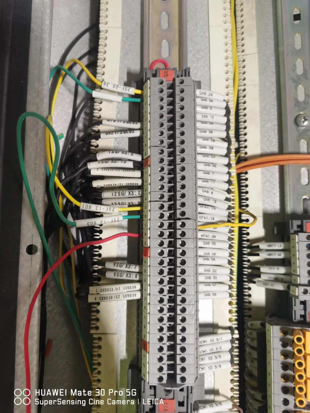开关柜控制回路断线报警异常的排除